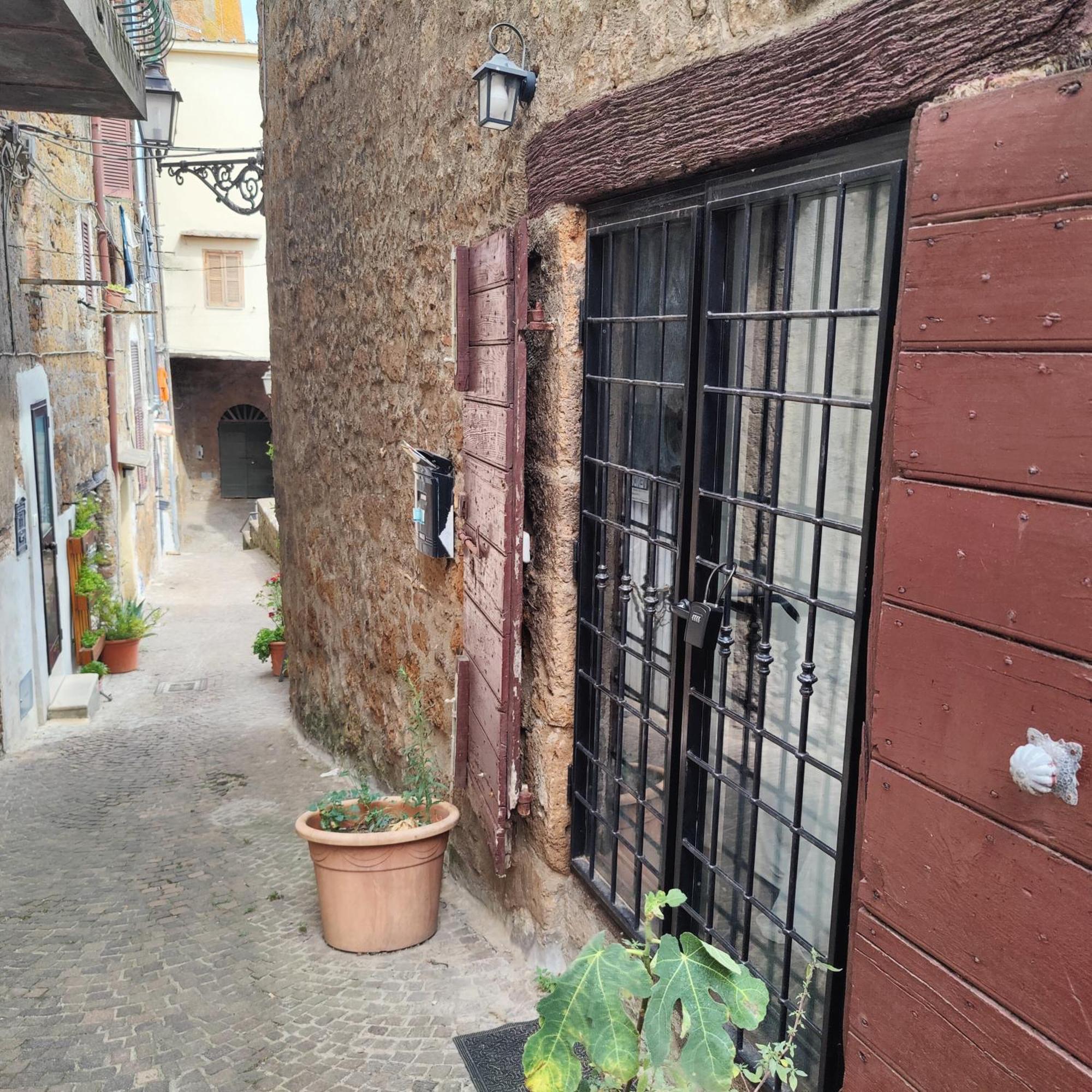 Maison Della Cattedrale Sutri Bagian luar foto