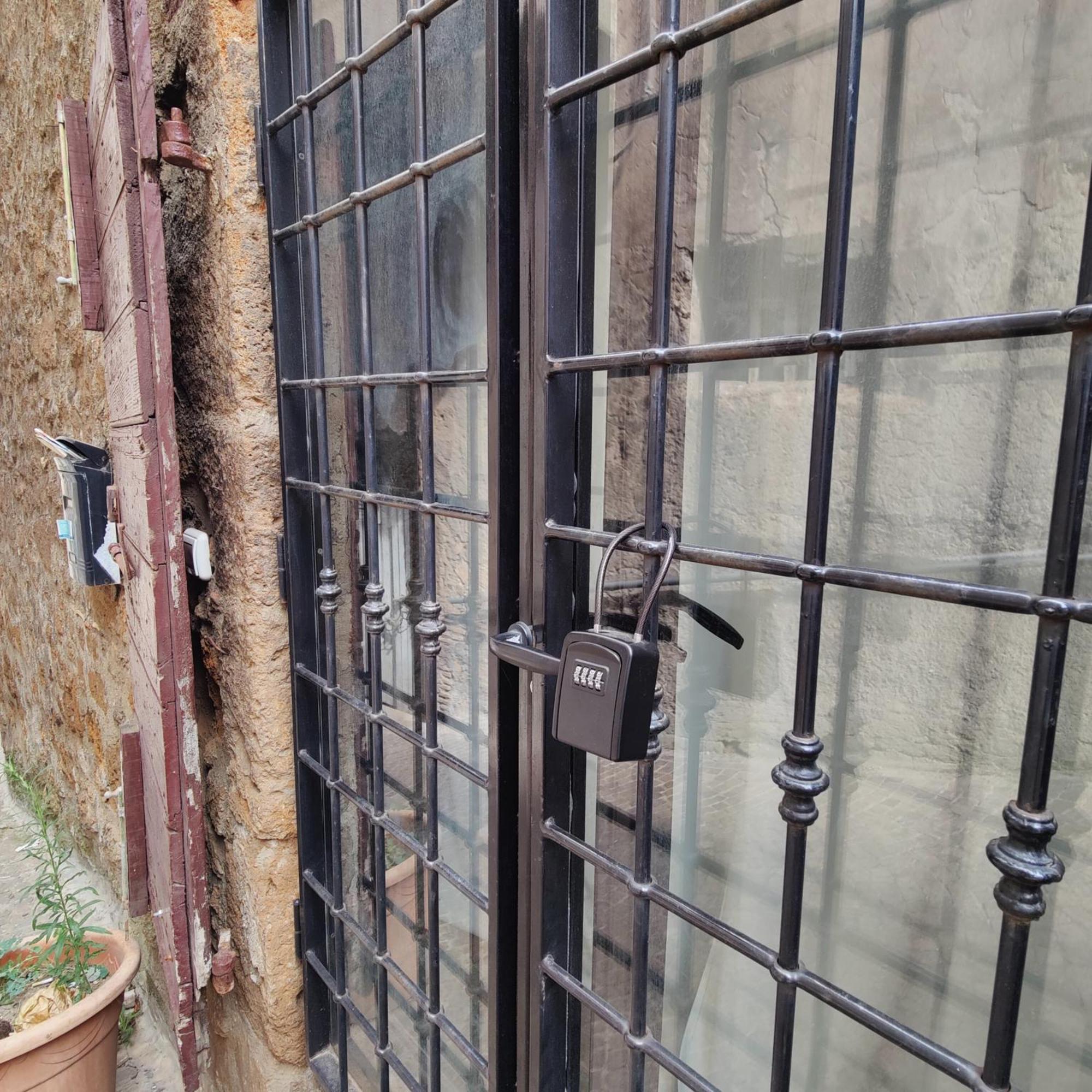 Maison Della Cattedrale Sutri Bagian luar foto
